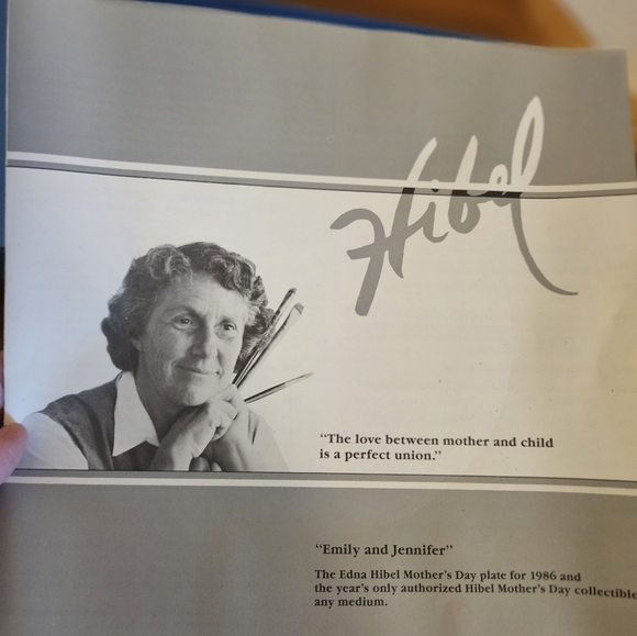 Edna Hibel Mother’s Day plate - Picture 3 of 7